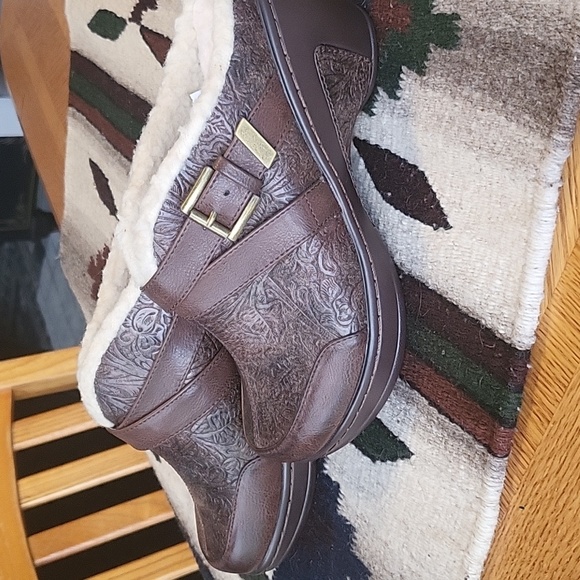 COPY - JBU (JAMBU) Fleece lined clogs. Super comfy footbed. Size 7  Brown.   NWT - Picture 4 of 7